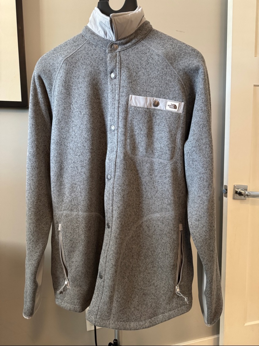 The North Face Men's Light Heather Gray Button up Fleece Jacket Large